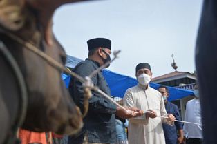 Gubernur Riau Sholat Iduladha & Berkurban di Lingkungan Kediaman